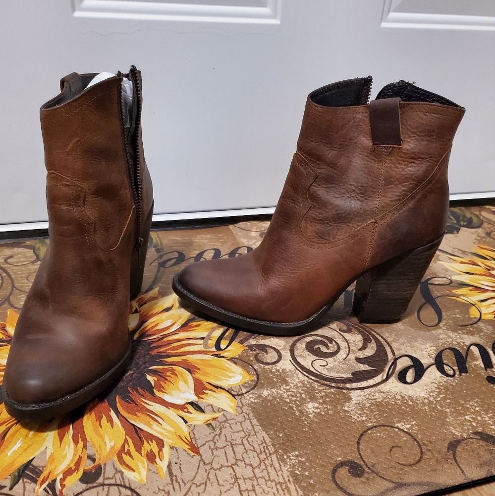 Women MUSSE&CLOUD ankle boot size 9